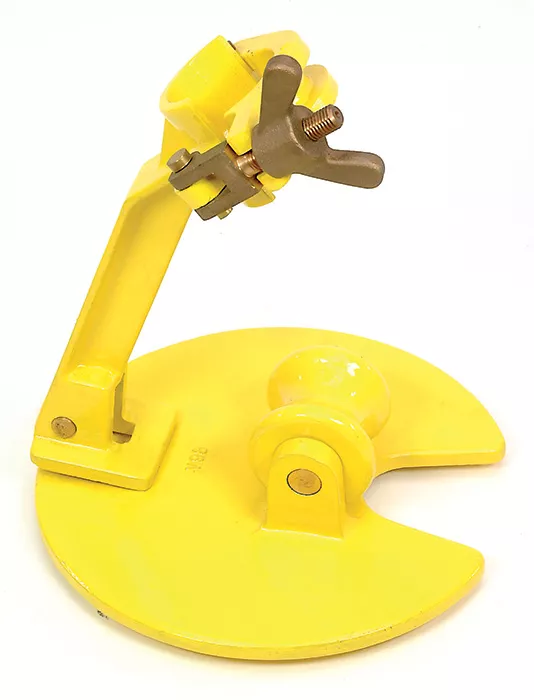 Hose saddle assembly